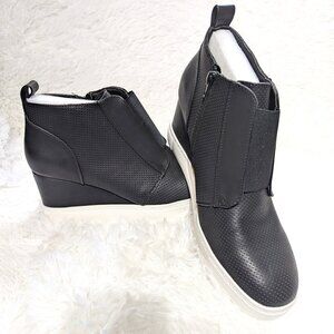 Athlefit Womens Ankle Boot Sneaker black Perforated Side Zip Wedge Heel size 10